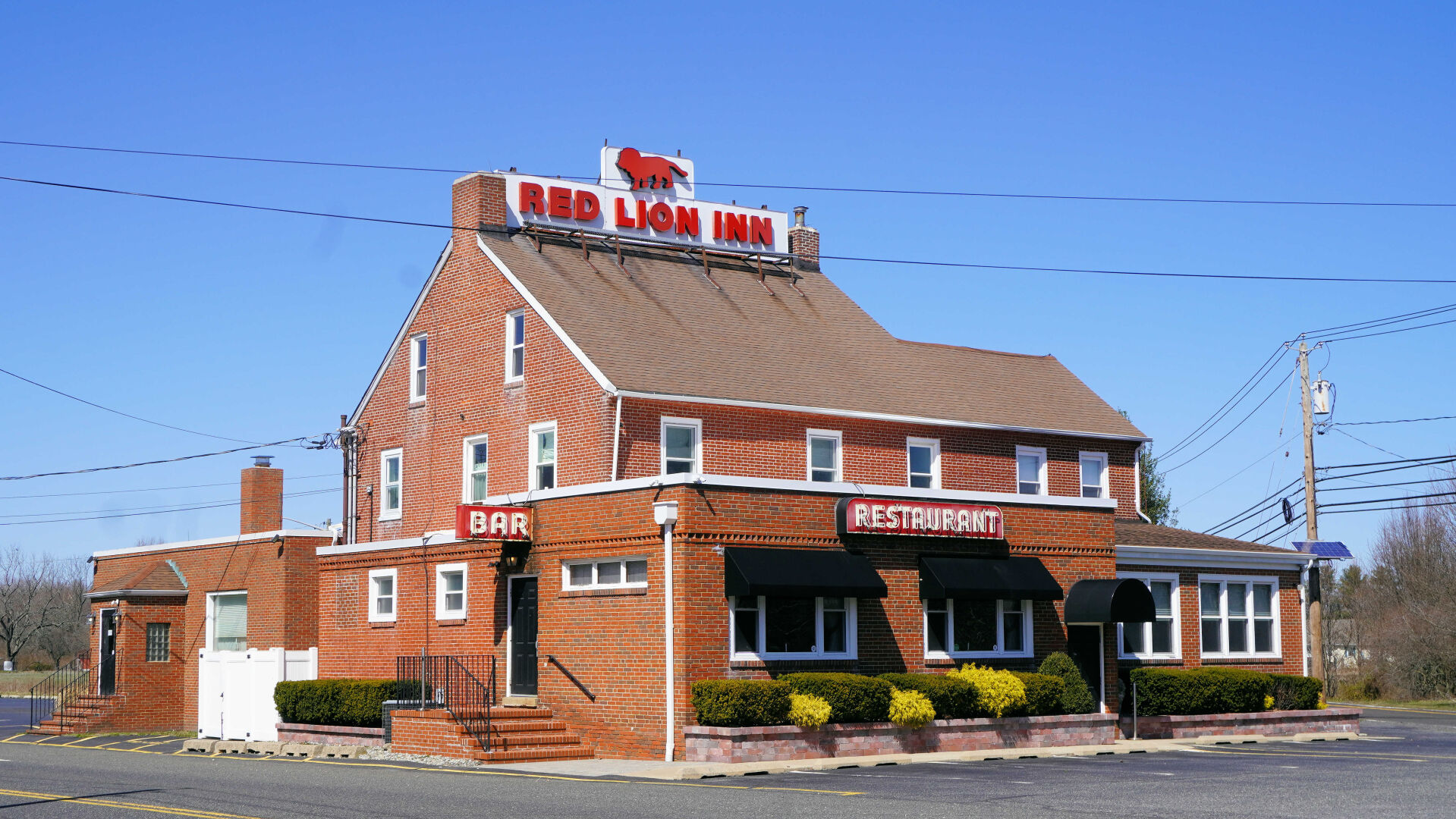RED LION INN